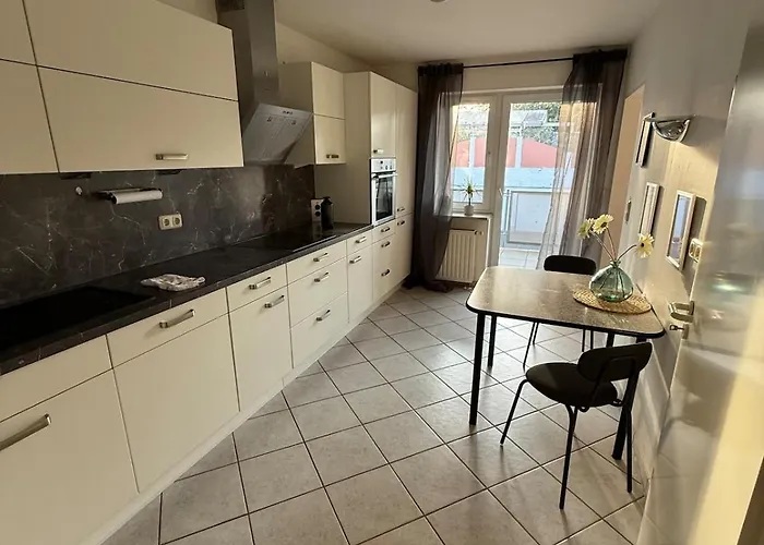 Sehr Schoene 100 Qm Zentrale Lage 5 Min Nach Aachen Apartamento